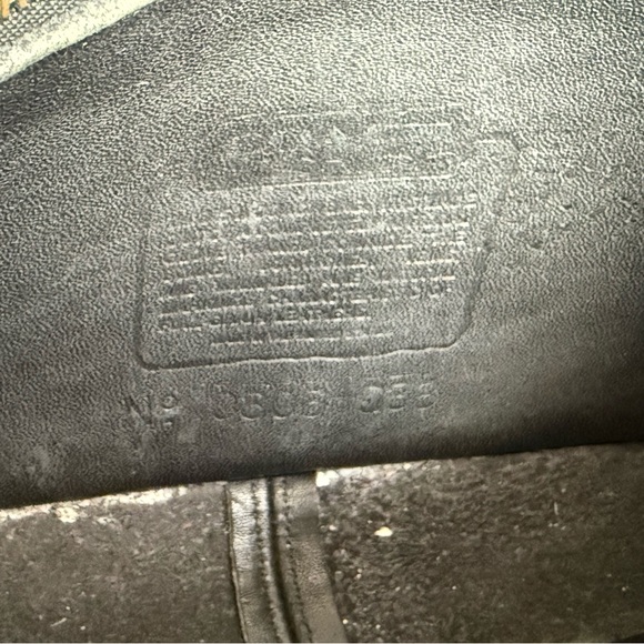 Vintage black leather Coach shoulder bag. - Picture 10 of 11